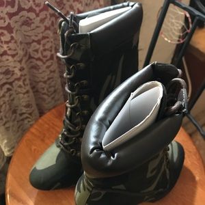 Shoedazzle Camafloug’ Booties ‘ Military 8.5